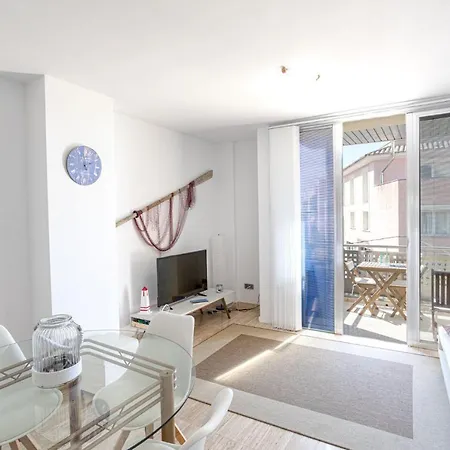 Nicol Apartment *
