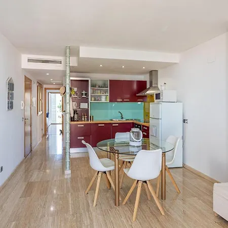 Nicol Апартаменти Польєнса