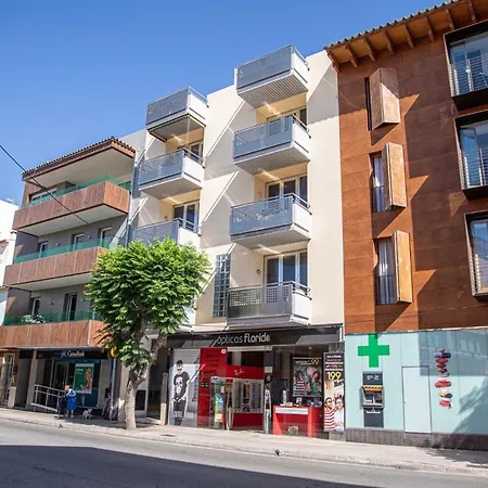 Nicol Апартаменти Польєнса